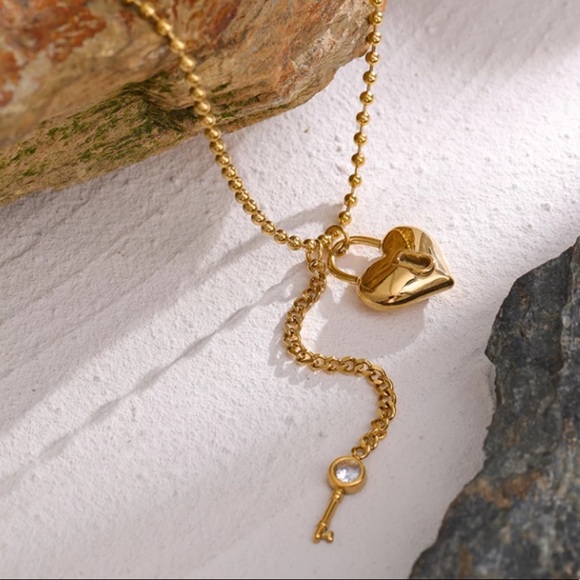 💛Gold plated key heart necklace - Picture 2 of 8